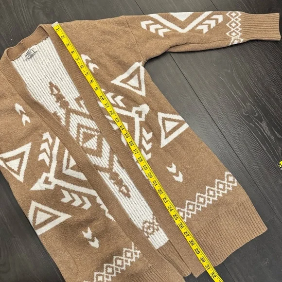 Ruby Moon - Patterned Cardigan - Picture 3 of 7